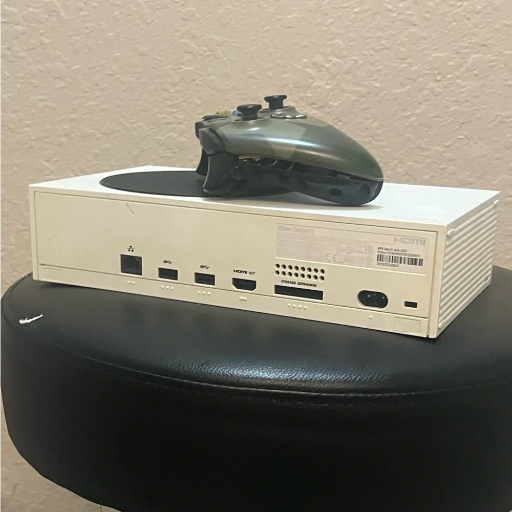 Series S Console with Black Controller